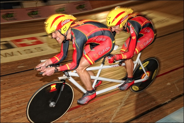 El tándem Venge-Llauradó pedalea hasta el oro en la contrarreloj