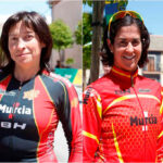 Plata del tándem Josefa Benítez-Mayalen Noriega en el fondo en carretera