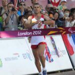 Alberto Suárez se corona en el maratón con oro y récord del mundo