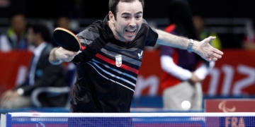 Álvaro Valera saborea ya su medalla de plata individual en tenis de mesa