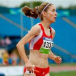 Elena Congost corre hasta la plata en los 1.500 metros