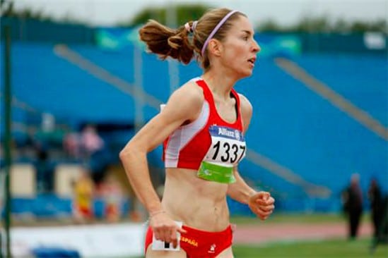 Elena Congost corre hasta la plata en los 1.500 metros