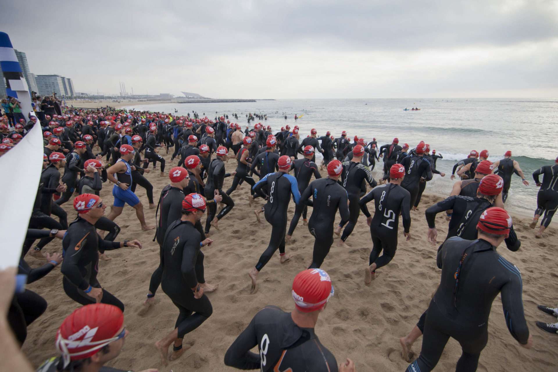 71 empleados de Adecco participan en el Triatlón Garmin de Barcelona con un fin solidario