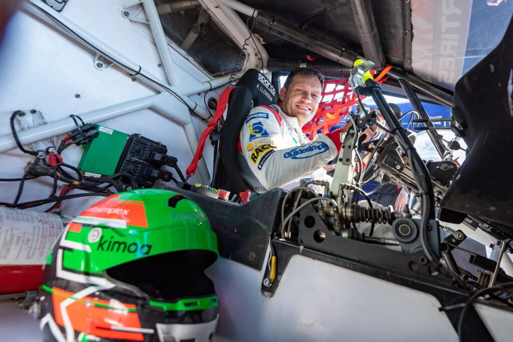 Albert Llovera disputará el DAKAR 2014