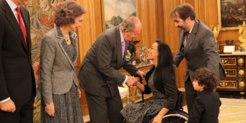 El Rey Juan Carlos impone a Teresa Perales la Gran Cruz del Mérito Deportivo