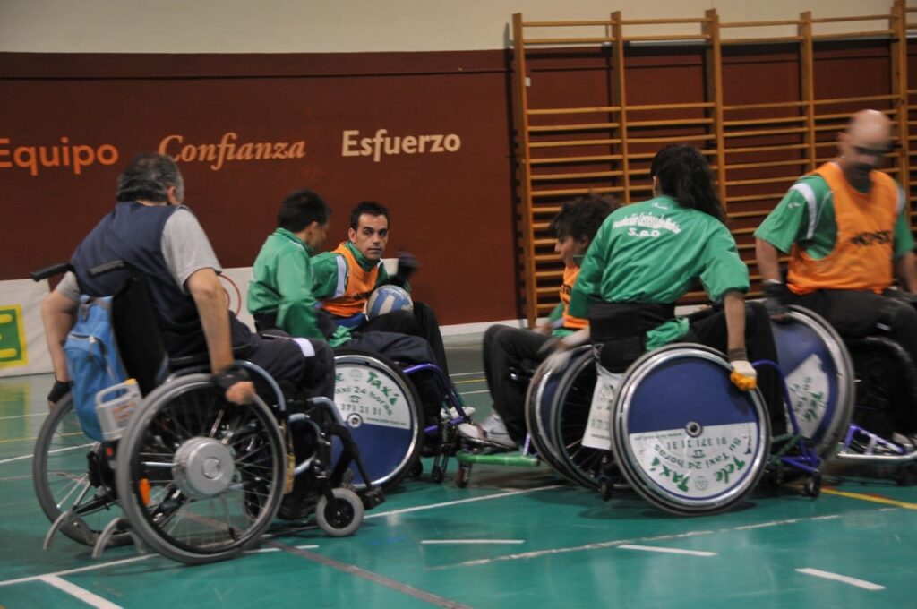 ¿Quieres conocer el rugby en silla de ruedas?