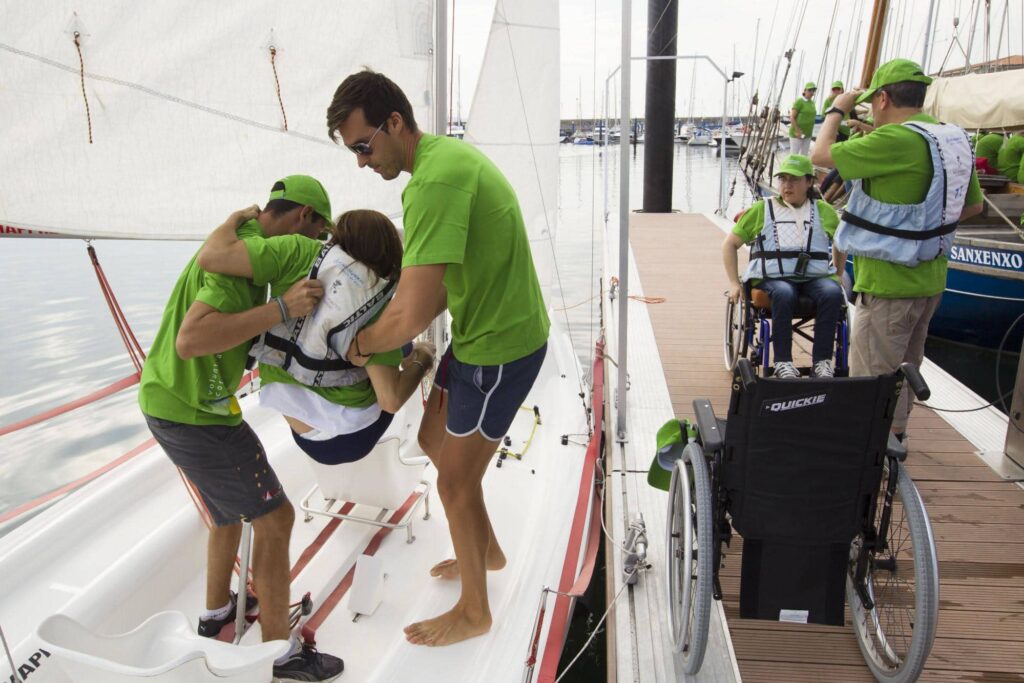 Iberdrola celebra en aguas de Sanxenxo el III Día del Voluntariado de la compañía en Galicia