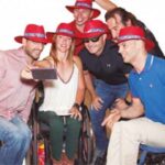 El CPE distribuye cientos de sombreros en la campaña de apoyo al Equipo Paralímpico “Nos quitamos el sombrero”