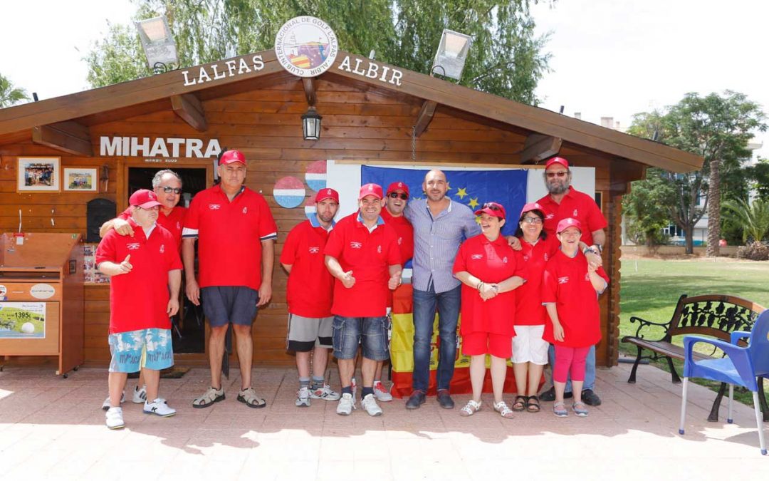 El campo de golf de l’Albir celebra la clausura del curso de golf adaptado del Centro Doble Amor