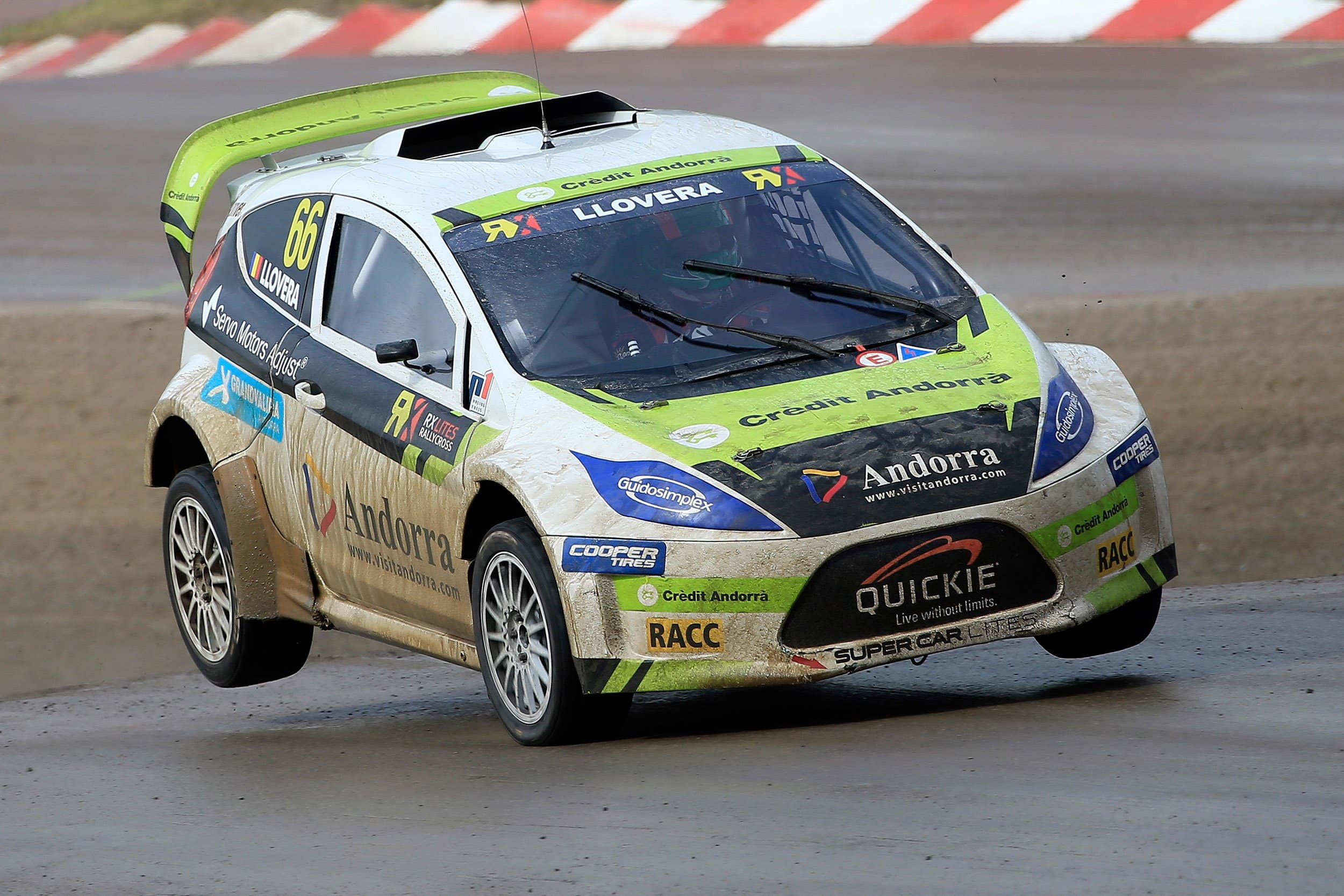 La lluvia, cruz de Albert Llovera en Suecia