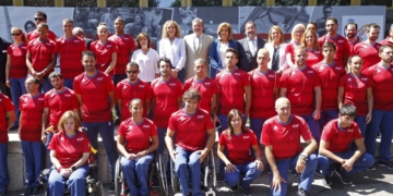 La Infanta Elena y la vicepresidenta del gobierno despiden al equipo paralímpico