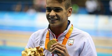 Óscar Salguero bracea hasta el oro