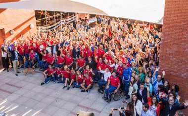 Los empleados de Liberty Seguros reciben al Equipo Paralímpico Español