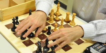 Alejandro Martínez sufre para ganar