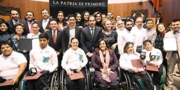 Medallistas olímpicos y paralímpicos de Río 2016, reconocidos en el Senado