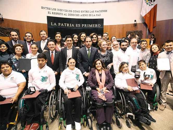 Medallistas olímpicos y paralímpicos de Río 2016, reconocidos en el Senado