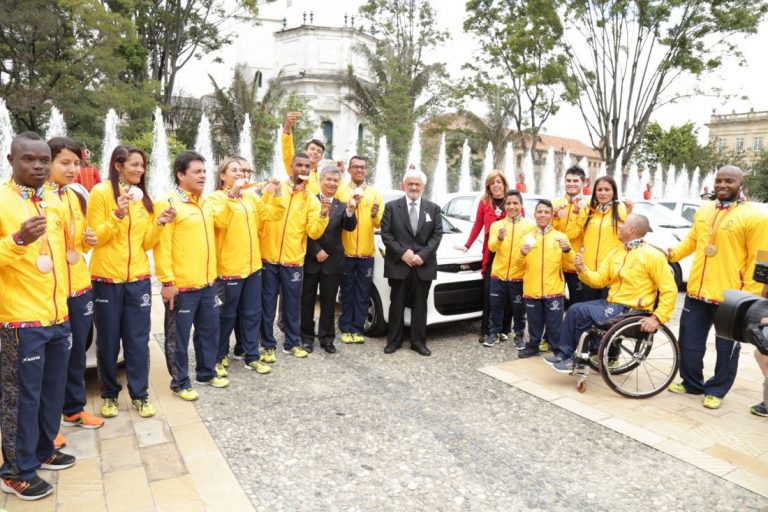 Kia regaló carros cero kilómetros a medallistas paralímpicos colombianos