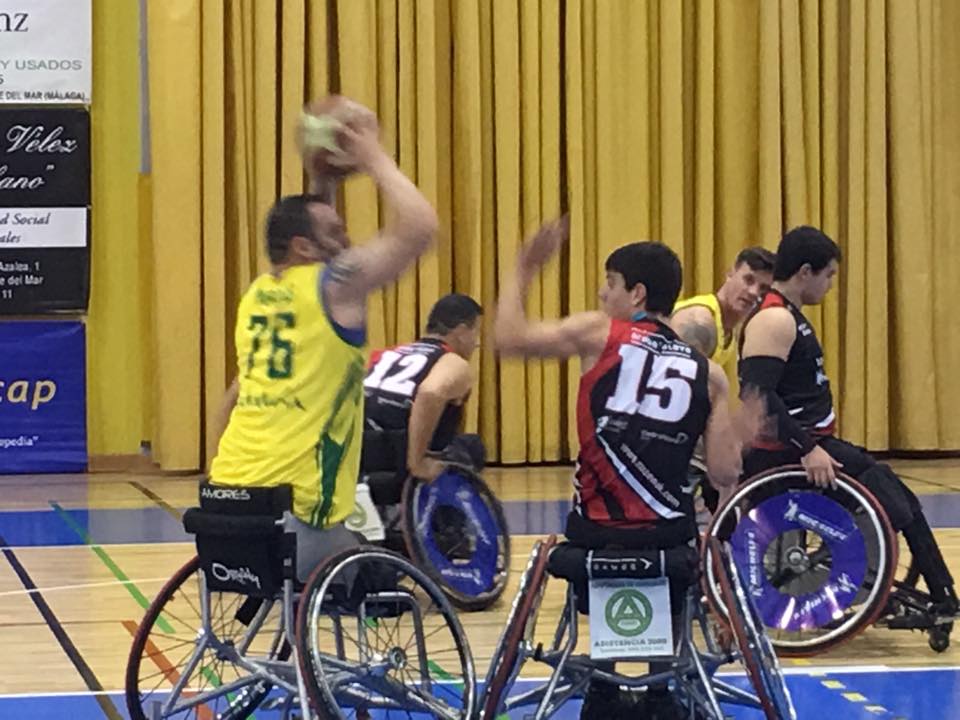 El Fundación Vital Zuzenak pone la liga al rojo vivo