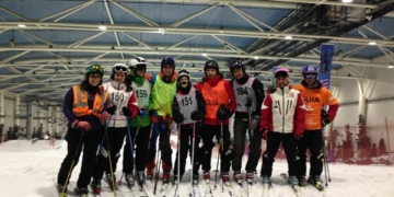 El esquí para ciegos llena el SnowZone de Madrid