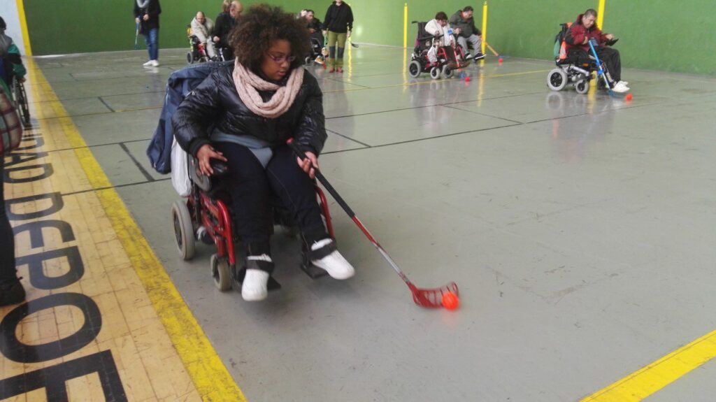 Extremadura impulsa el hockey en silla de ruedas eléctrica