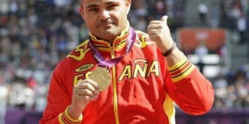 David Casinos organiza un “Mitin de Atletismo” en el estadio del Turia en la ciudad de Valencia.