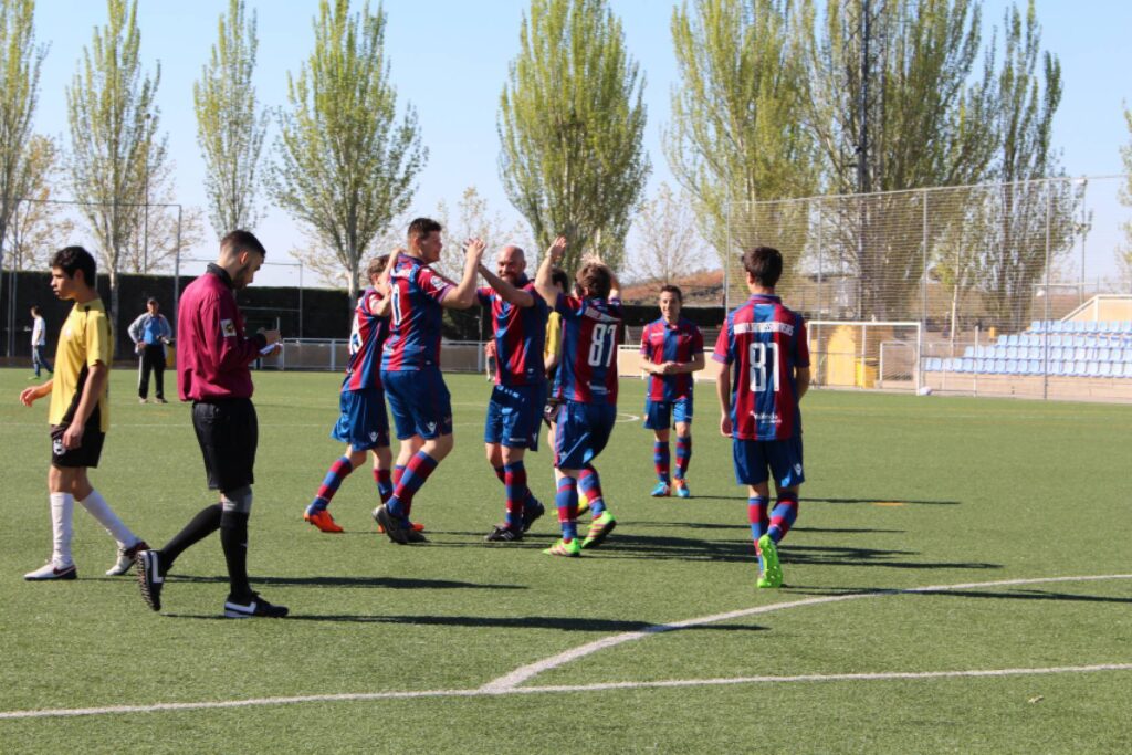 Gran victoria del Levante ante el Racing Pineda