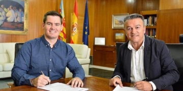 El regatista Rafa Andarias renueva con Aguas de Jávea