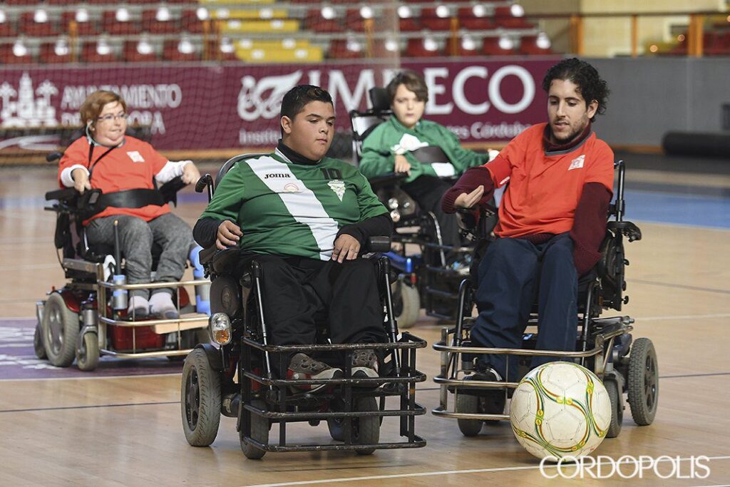 «Si tienes una silla de ruedas eléctrica, puedes jugar al fútbol powerchair»
