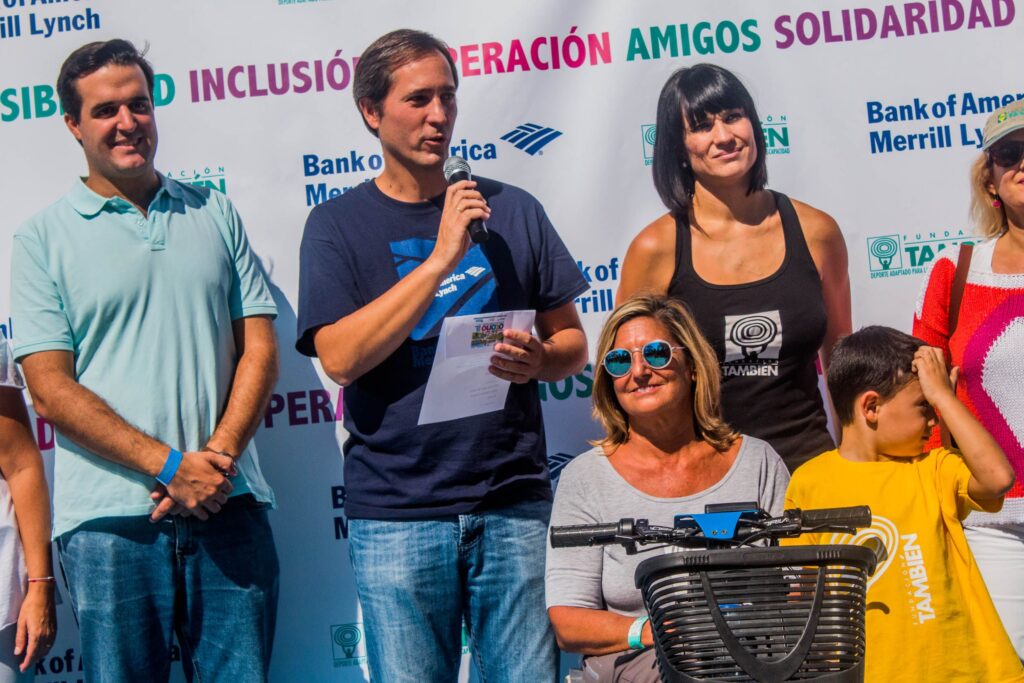 800 personas disfrutan de una jornada de deporte adaptado