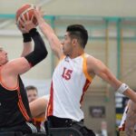 Omid Hadiazhar se viste de morado