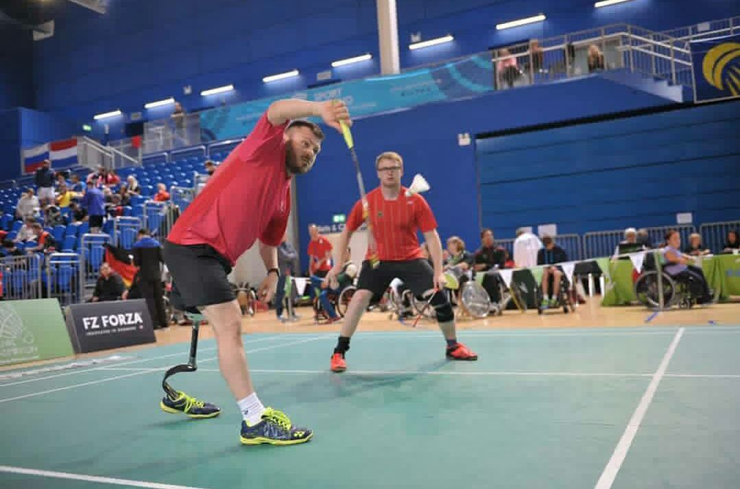 Simón Cruz, ambición y tesón entre volantes y raquetas