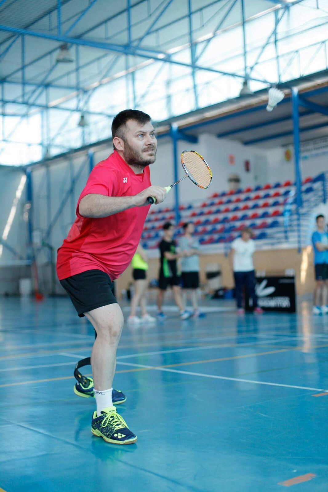 Simón Cruz, ambición y tesón entre volantes y raquetas