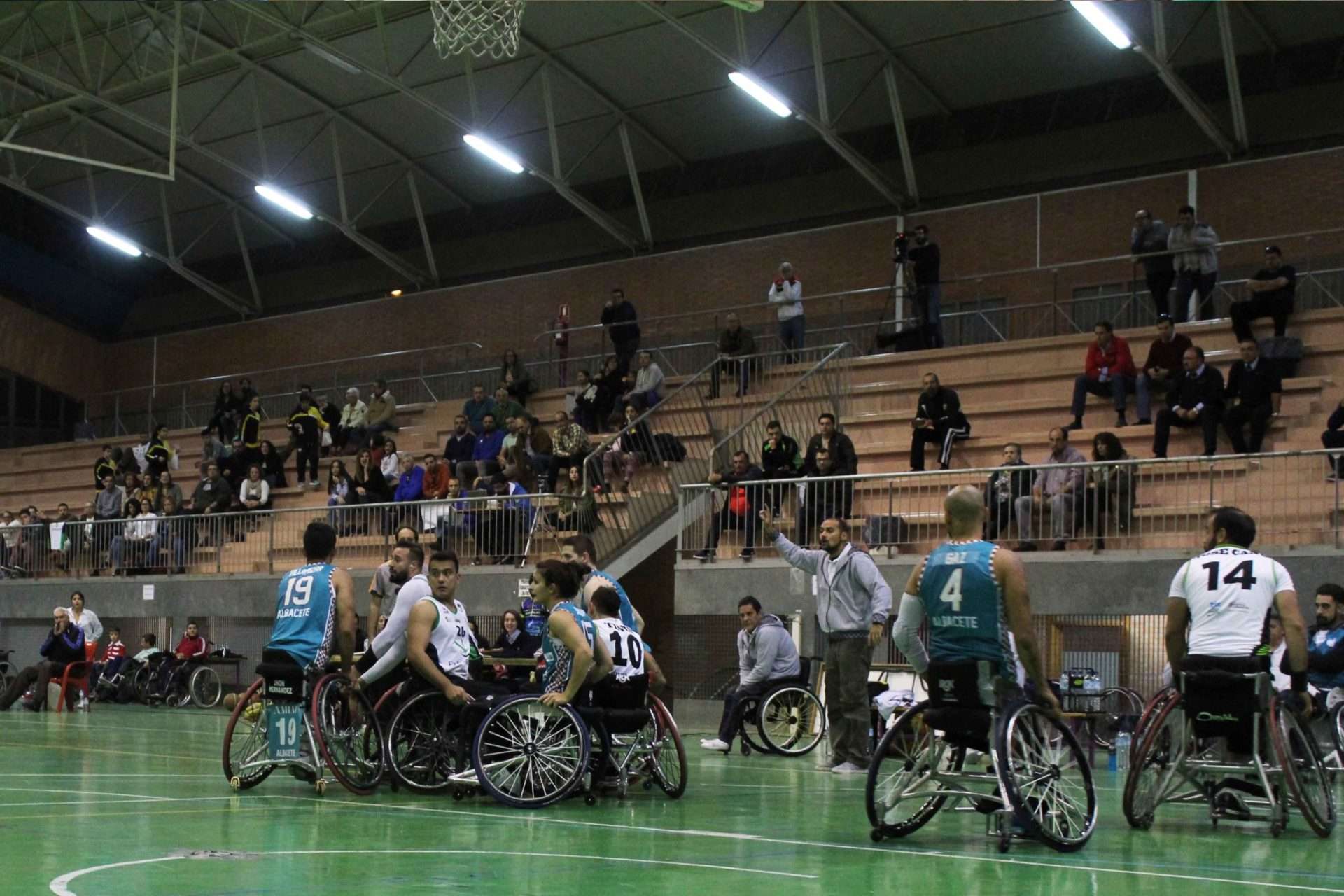 El Amiab Albacete estira la racha y ya es líder en solitario