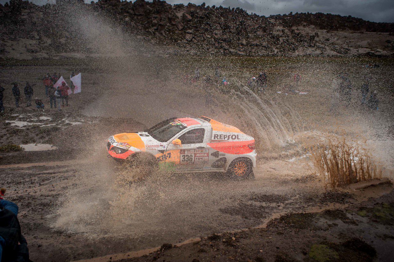 Isidre Esteve firma su mejor resultado en el Dakar a 100 km/h