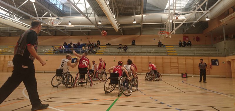 El CB Las Rozas sigue invicto y Abeconsa le gana el duelo directo al UCAM