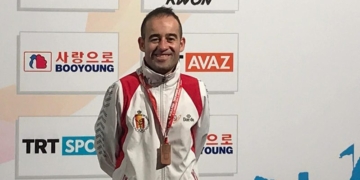 Álex Vidal reina en el taekwondo europeo