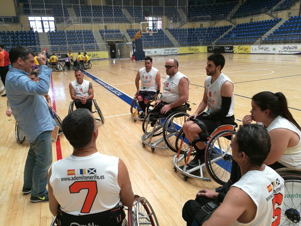 El Ademi Tenerife acaricia los play-off