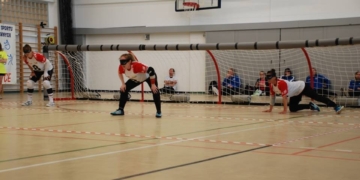 Gran y ajustada lucha en la Liga femenina de goalball