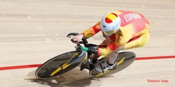 El insaciable Alfonso Cabello se enfunda su quinto maillot arco iris