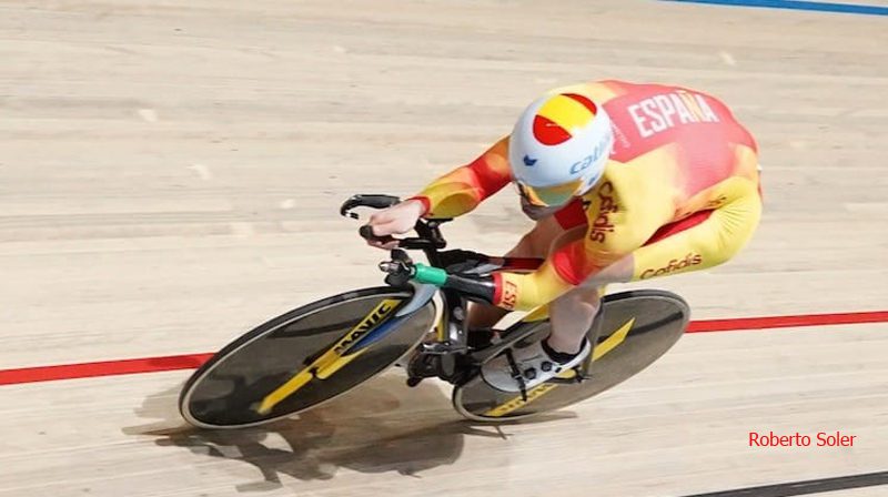 El insaciable Alfonso Cabello se enfunda su quinto maillot arco iris
