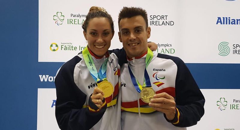 Sarai Gascón y José Antonio Marí, unidos por la piscina