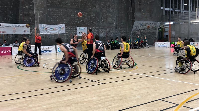 ‘Flaco’ Martínez lidera el primer triunfo del Rincón Dental Amivel