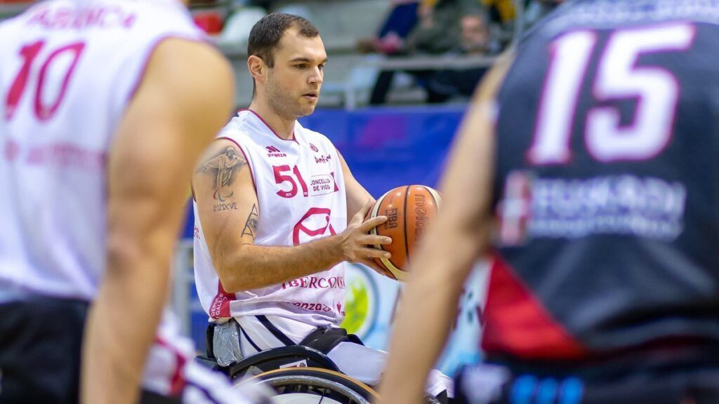 Un clinic online con sello vigués para divulgar el baloncesto en silla