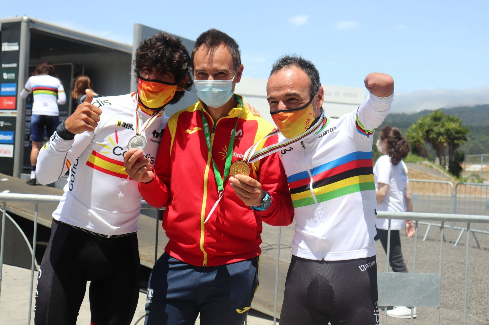 Ricardo Ten luce nuevo maillot arcoíris de campeón del mundo