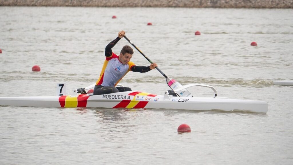Adrián Mosquera, un canoísta indomable forjado en las Rías Baixas
