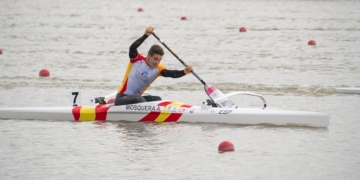 Adrián Mosquera, un canoísta indomable forjado en las Rías Baixas