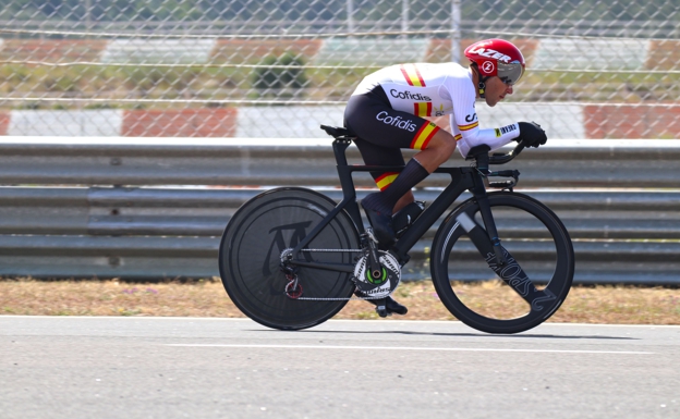 Eduardo Santas, un ‘todoterreno’ en el velódromo y en la carretera