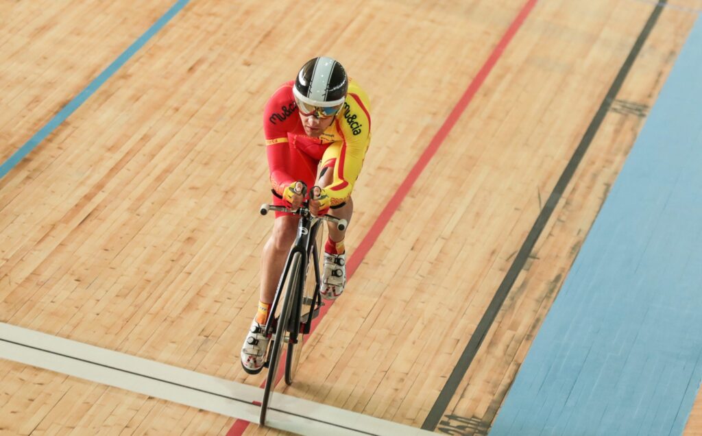 Eduardo Santas, un ‘todoterreno’ en el velódromo y en la carretera