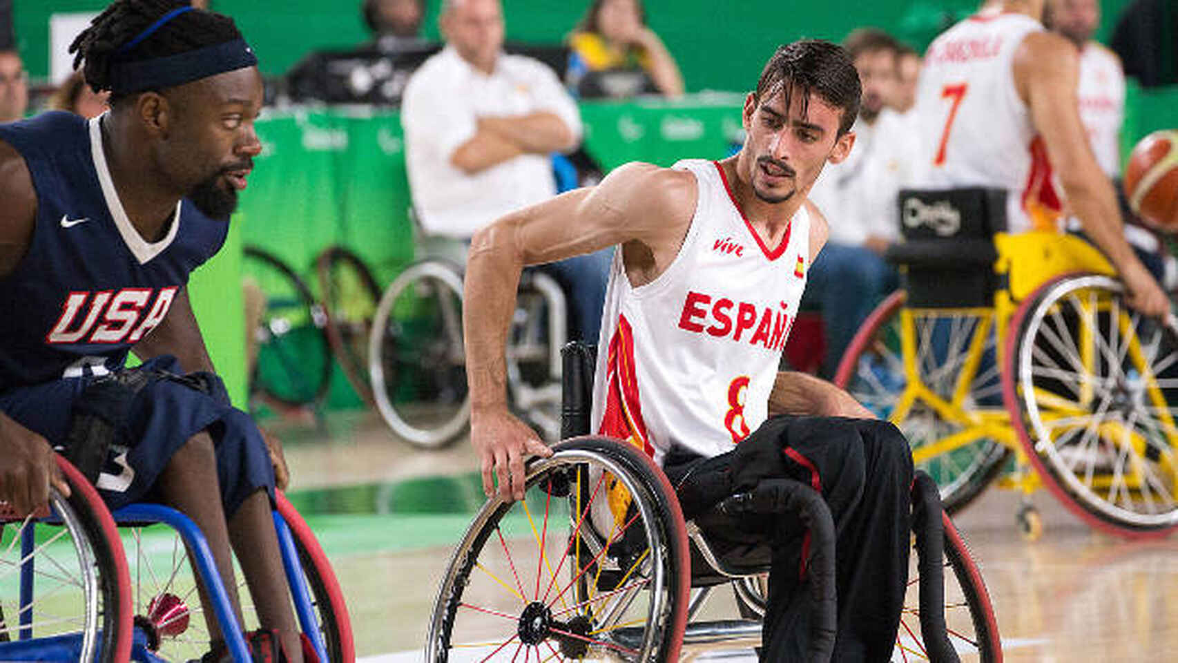 Fran Lara, un líder del baloncesto con traje de gregario