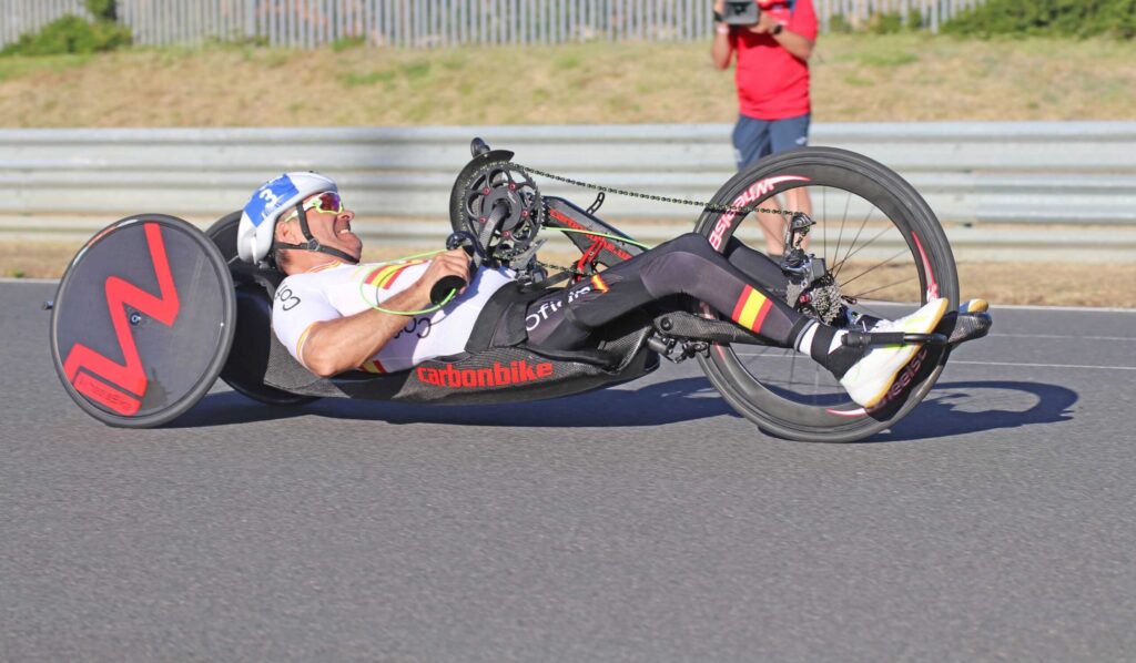 Israel Rider, un handbiker con determinación a ras de suelo